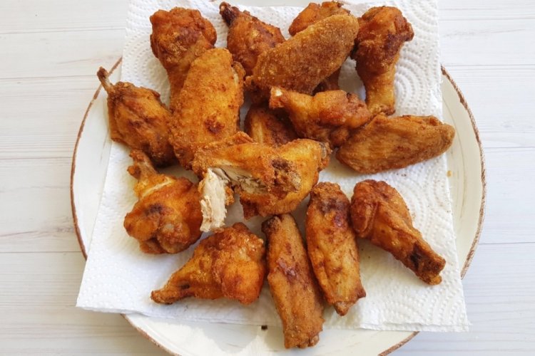 Alitas de pollo fritas