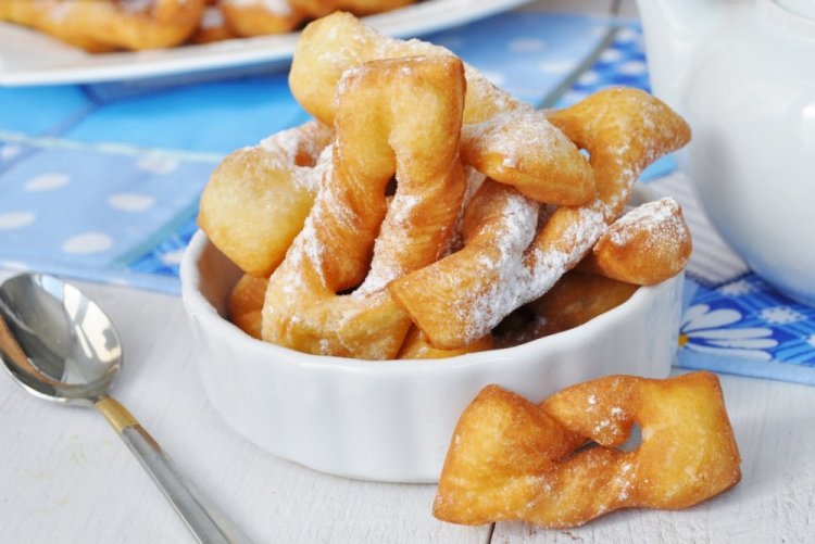 Hojaldre frito (Khvorost)
