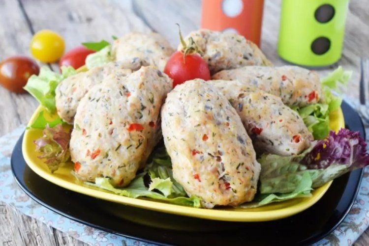 Healthy Steamed Turkey Patties with Vegetables