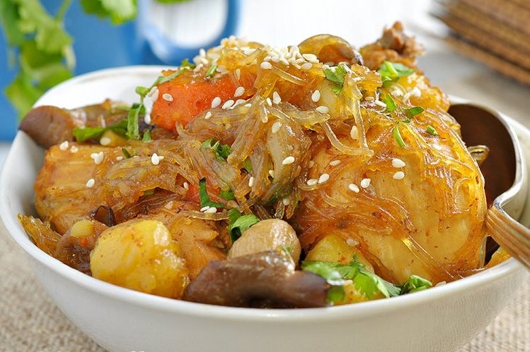 Pollo con patatas y champiñones al estilo coreano