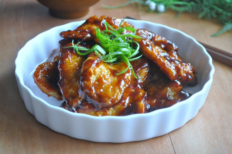 Cerdo en salsa teriyaki en sartén