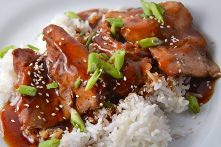 Cerdo con arroz en salsa teriyaki