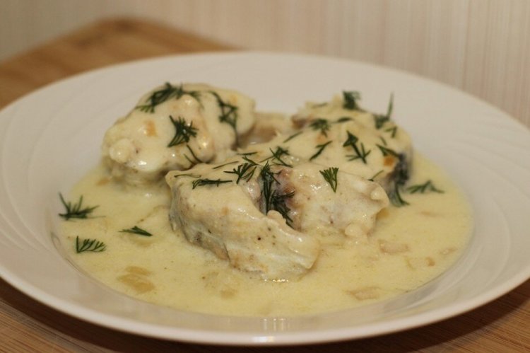 Abadejo estofado en salsa de leche