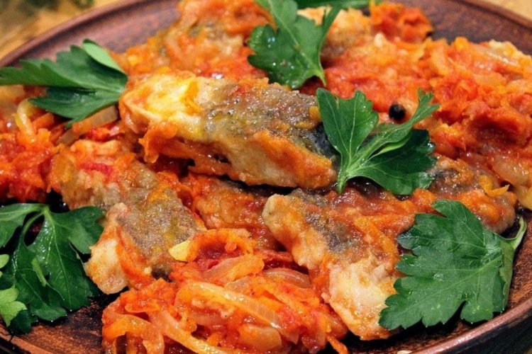 Abadejo estofado en zumo de tomate