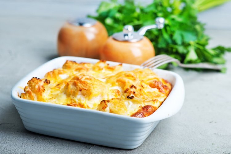 Coliflor con patatas y pollo al horno