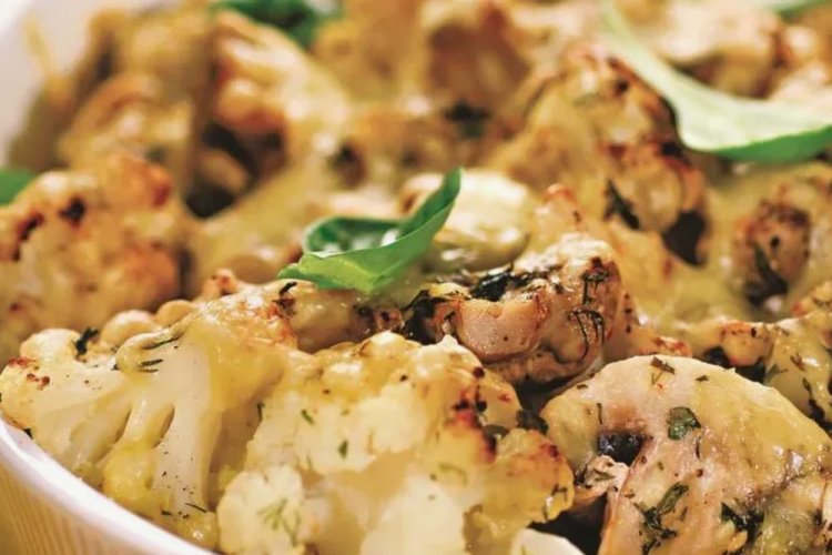 Coliflor con pollo y champiñones al horno