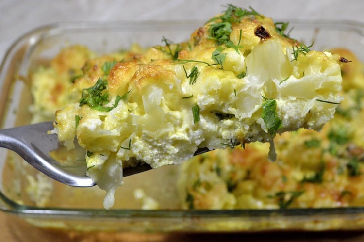 Coliflor con pollo en salsa de huevo