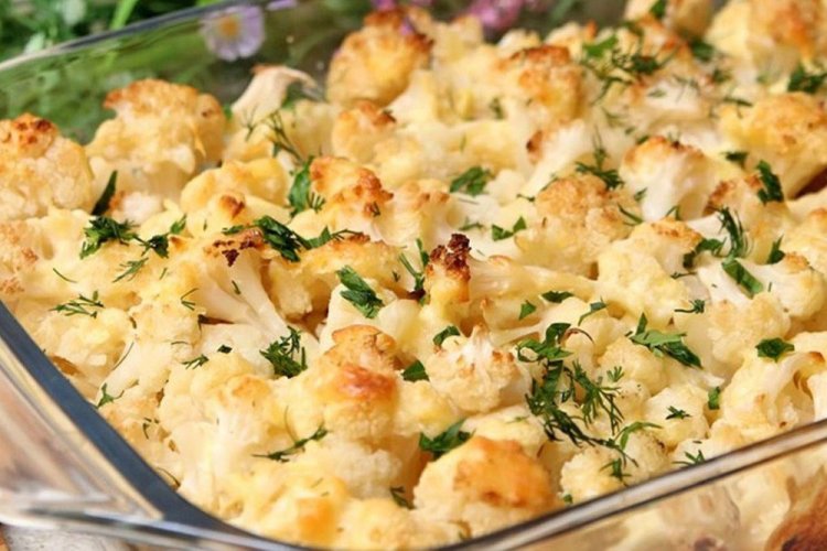 Coliflor con pollo y mozzarella al horno