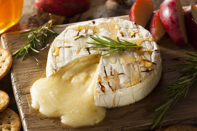 Brie Cheese with White Wine and Garlic in the Oven