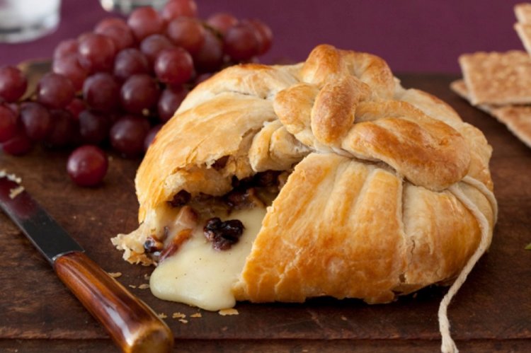 Brie Cheese in Puff Pastry in the Oven