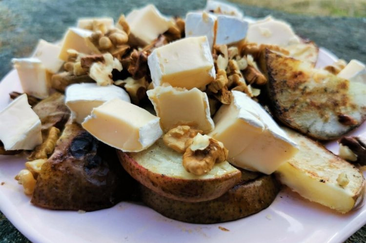 Brie Cheese with Pear in the Oven
