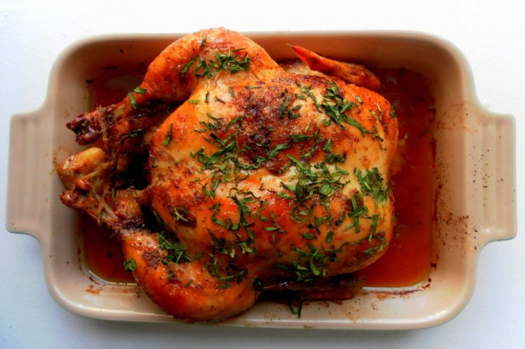 Pollo entero en salsa de tomate con miel