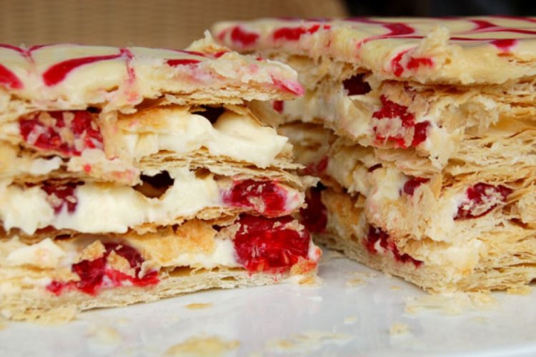 Tarta Napoleón de hojaldre con frambuesas