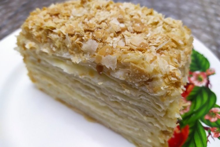 Tarta Napoleón de hojaldre con crema agria