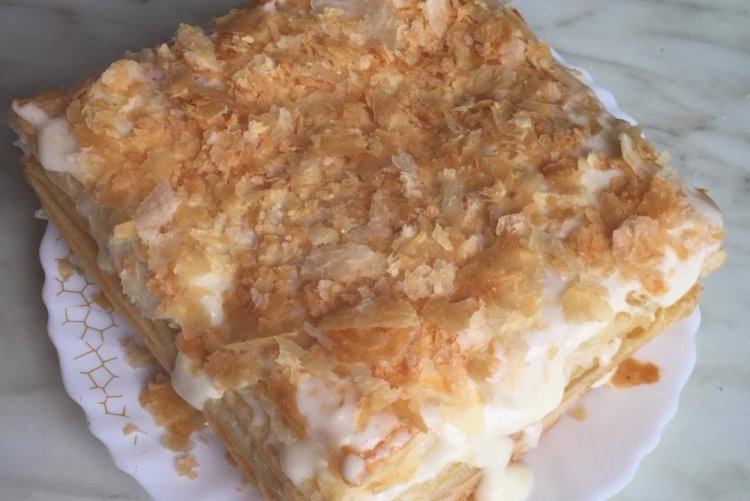 Napoleón de hojaldre con nata