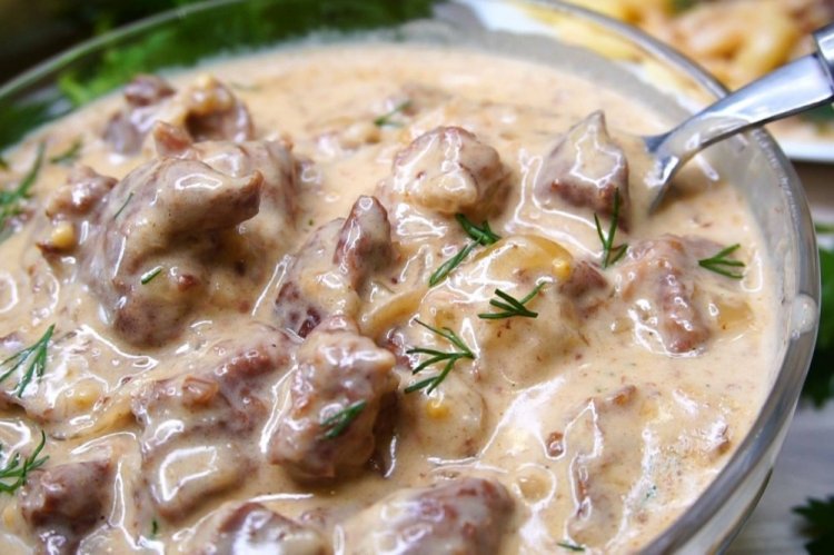 Pan-Fried Pork in Cream Sauce