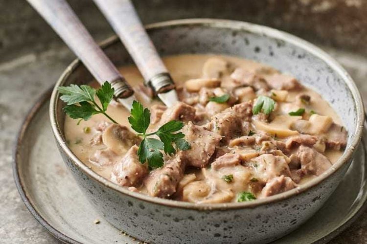 Pork with Mushrooms in Cream Sauce