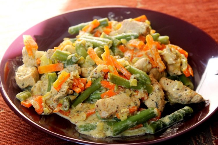 Pork with Green Beans in Cream Sauce