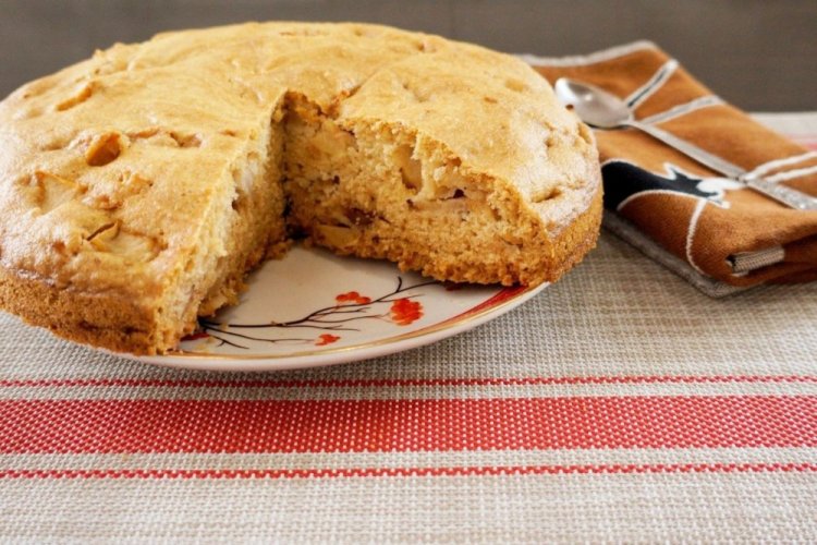Pastel de manzana con kéfir sin huevos