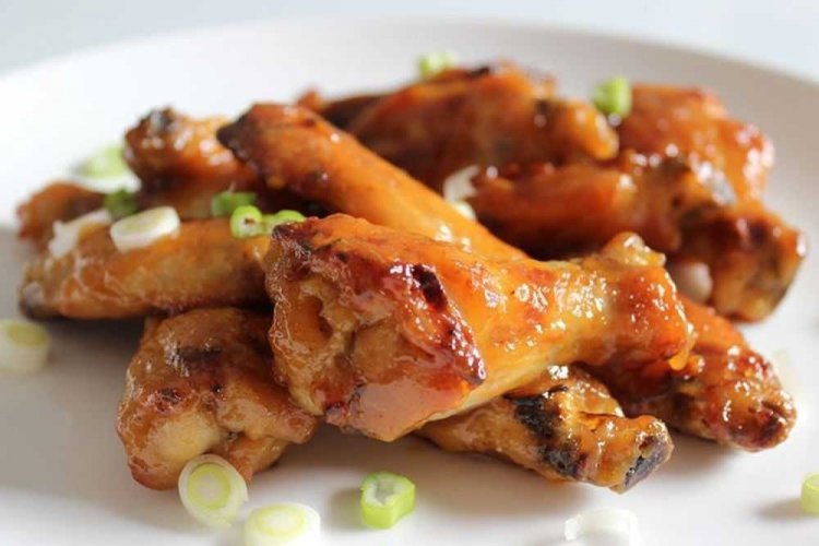 Pollo en salsa de miel y mostaza en olla de cocción lenta