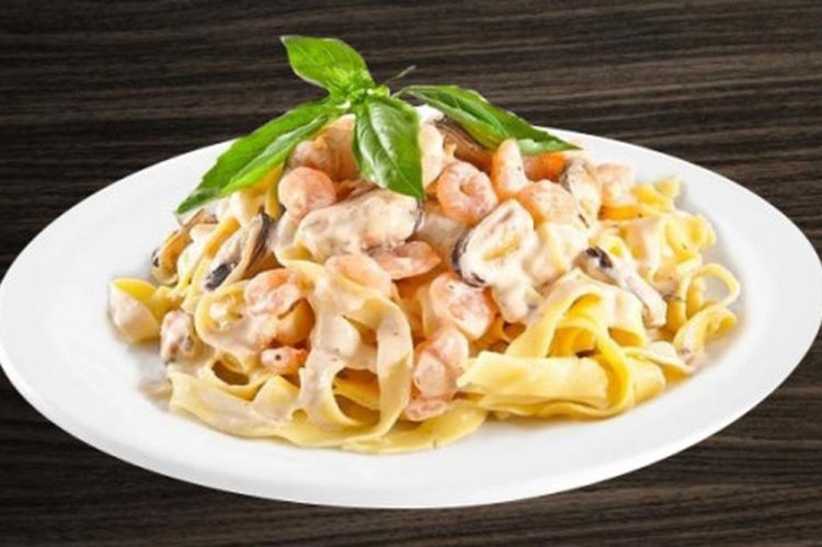 Pasta con mejillones y gambas