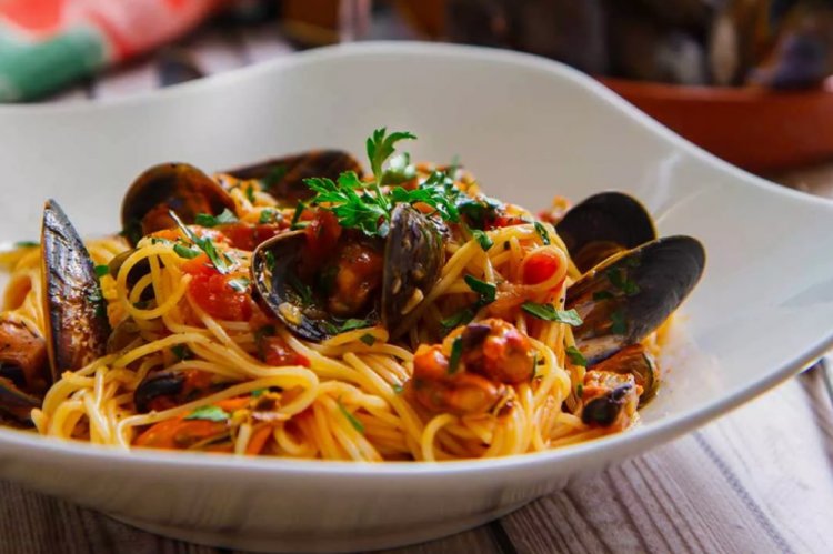 Pasta con mejillones en concha