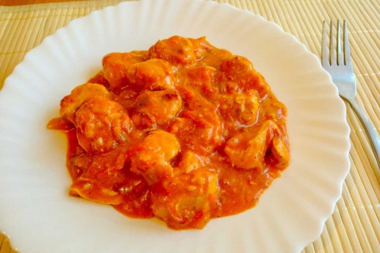 Gulash de pollo con salsa de verduras