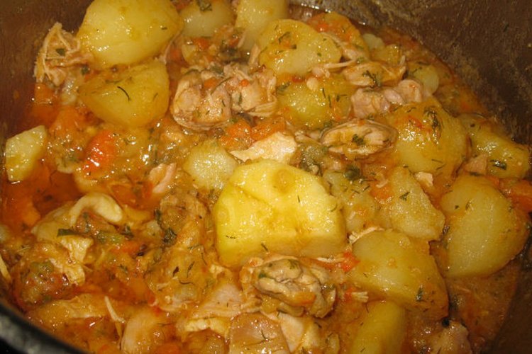 Gulash de pollo con salsa de grasa de cerdo
