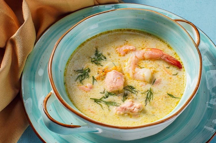 Sopa de pescado rojo y gambas