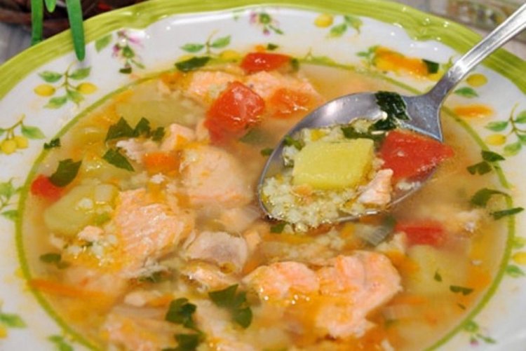 Sopa de pescado rojo con mijo