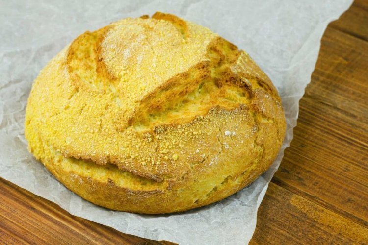 Pan de maíz con agua
