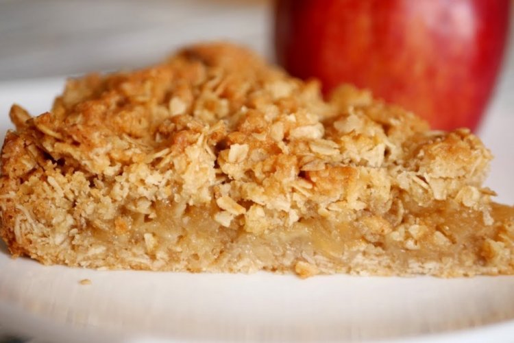 Pastel desmenuzado con copos de avena