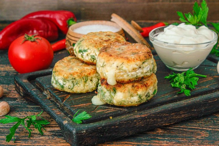 Tortitas de requesón con queso feta y hierbas