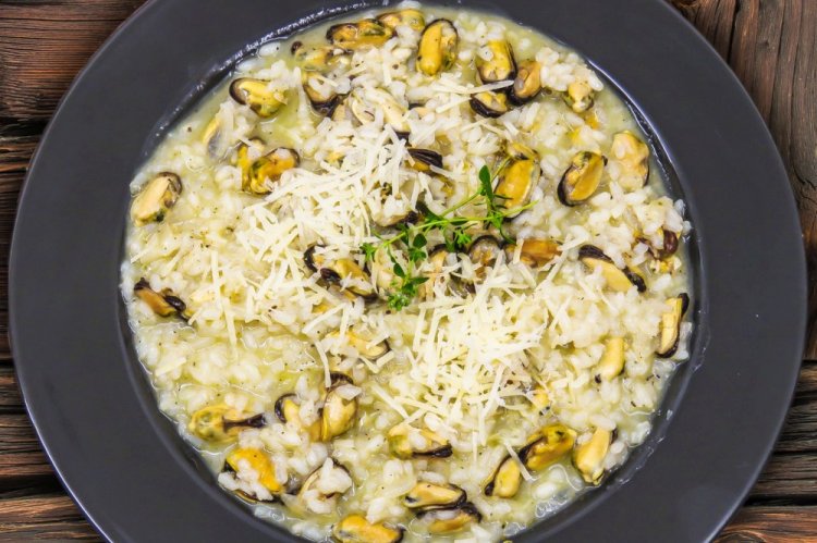 Risotto con mejillones en salsa cremosa de ajo