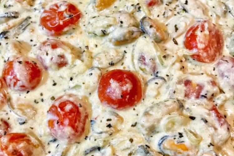 Mejillones en salsa cremosa de ajo con tomates