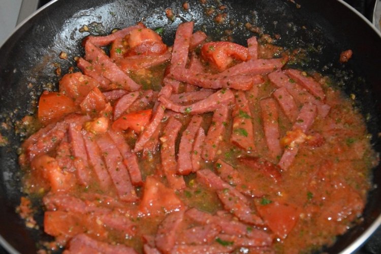 Salsa con salchicha y kétchup