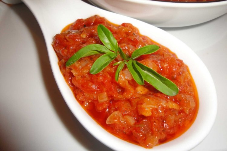 Salsa de verduras con pasta de tomate