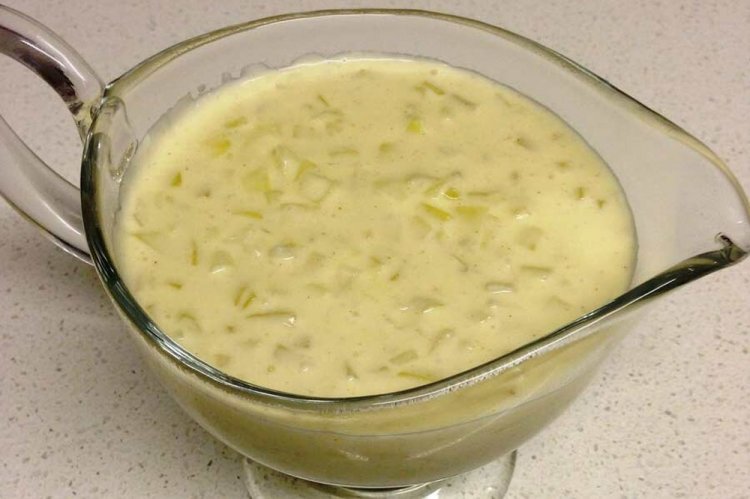 Salsa de crema agria con caldo