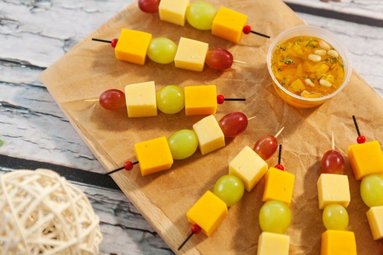 Grapes with Cheese on Skewers