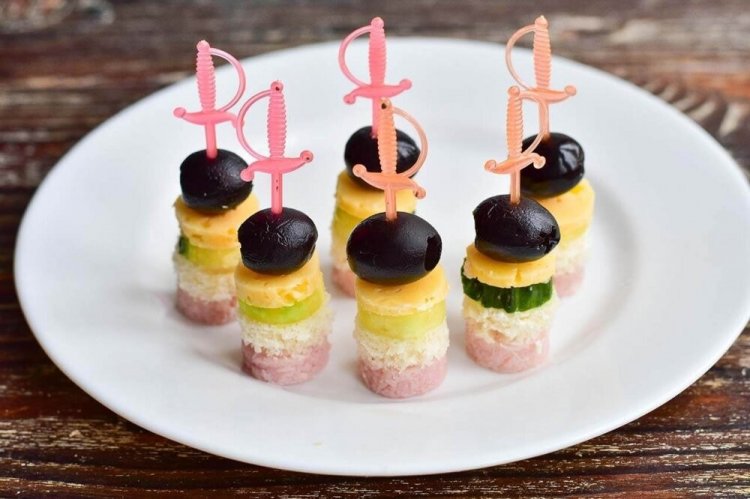 Ham and Cheese Canapés on Skewers