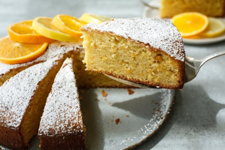 Orange Cake with Milk and Almonds