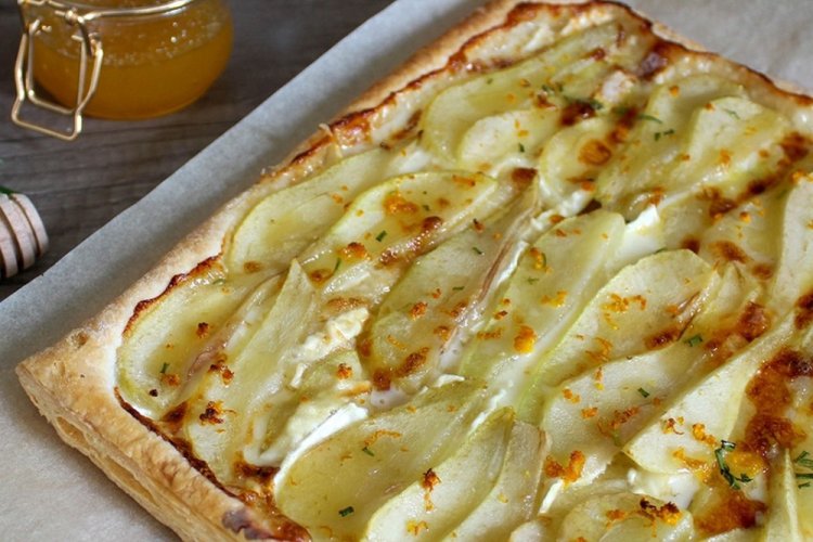 Puff Pastry Pie with Pear and Camembert