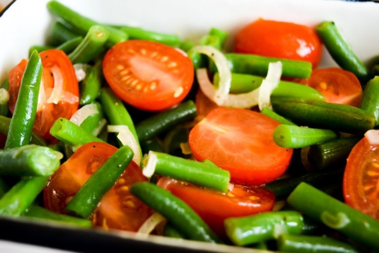 Green Beans with Bacon and Cherry Tomatoes