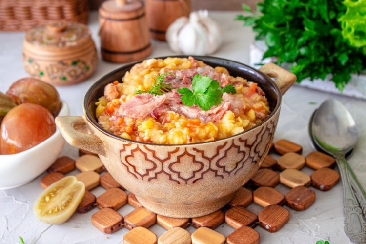 Pea Porridge with Stewed Meat