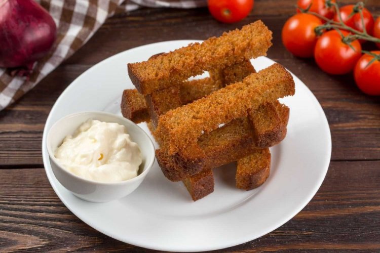 Black Bread Croutons with Rosemary and Garlic