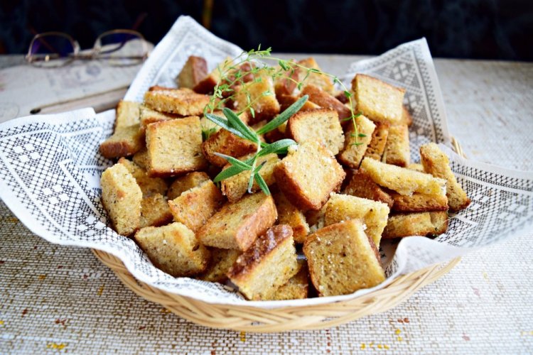 Garlic Croutons in the Oven