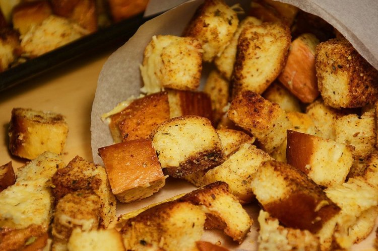 Homemade Croutons with Cheese and Garlic