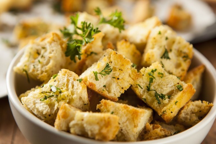 Croutons with Herbs and Garlic in the Oven