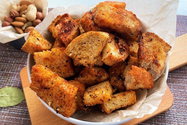 Spicy Croutons with Adjika and Garlic