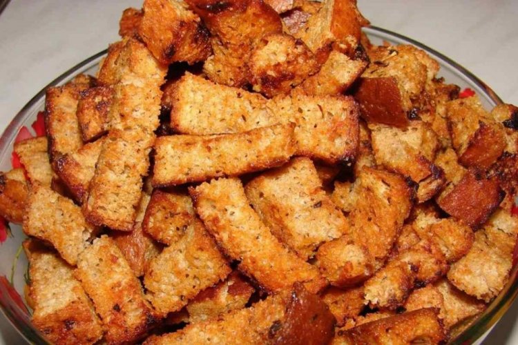 Croutons with Tomato and Herbs